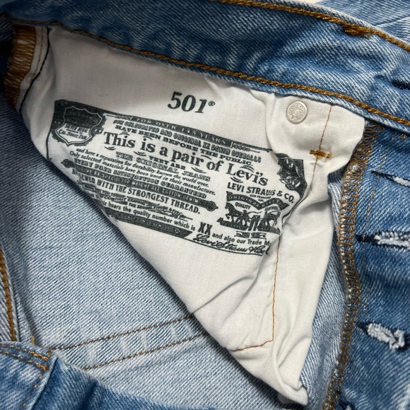 Levi’s Women’s 501 Crop Jeans - Picture 9 of 13